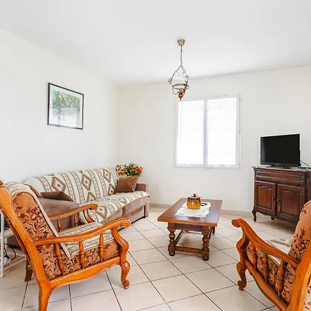 Holiday home Maison Lumineuse Pres La Remigeasse