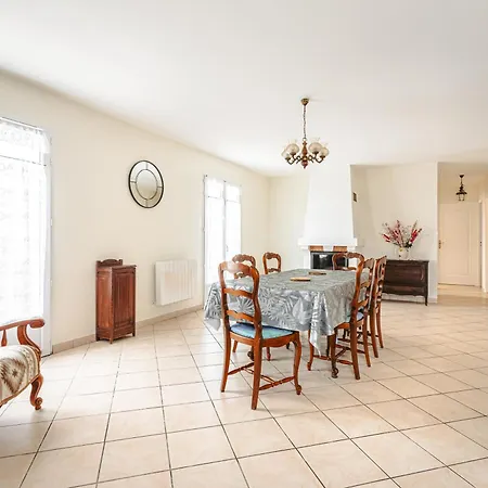 Holiday home Maison Lumineuse Pres La Remigeasse